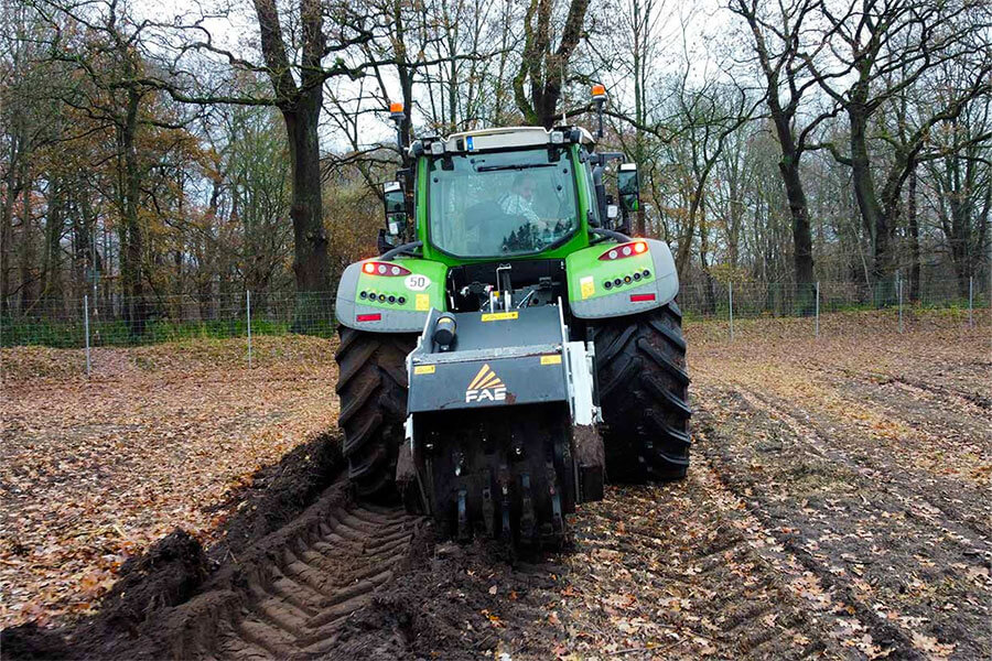 Comment d&eacute;fricher un terrain avec un tracteur?, G.B. &Eacute;quipements