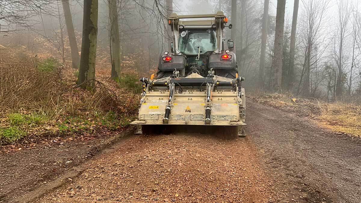 Cr&eacute;ation de chemin forestier, G.B. &Eacute;quipements