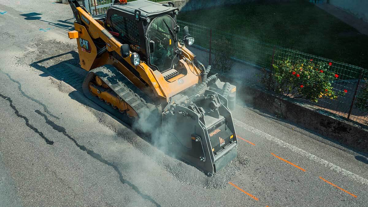 Asphalt Road Repair, G.B. &Eacute;quipements