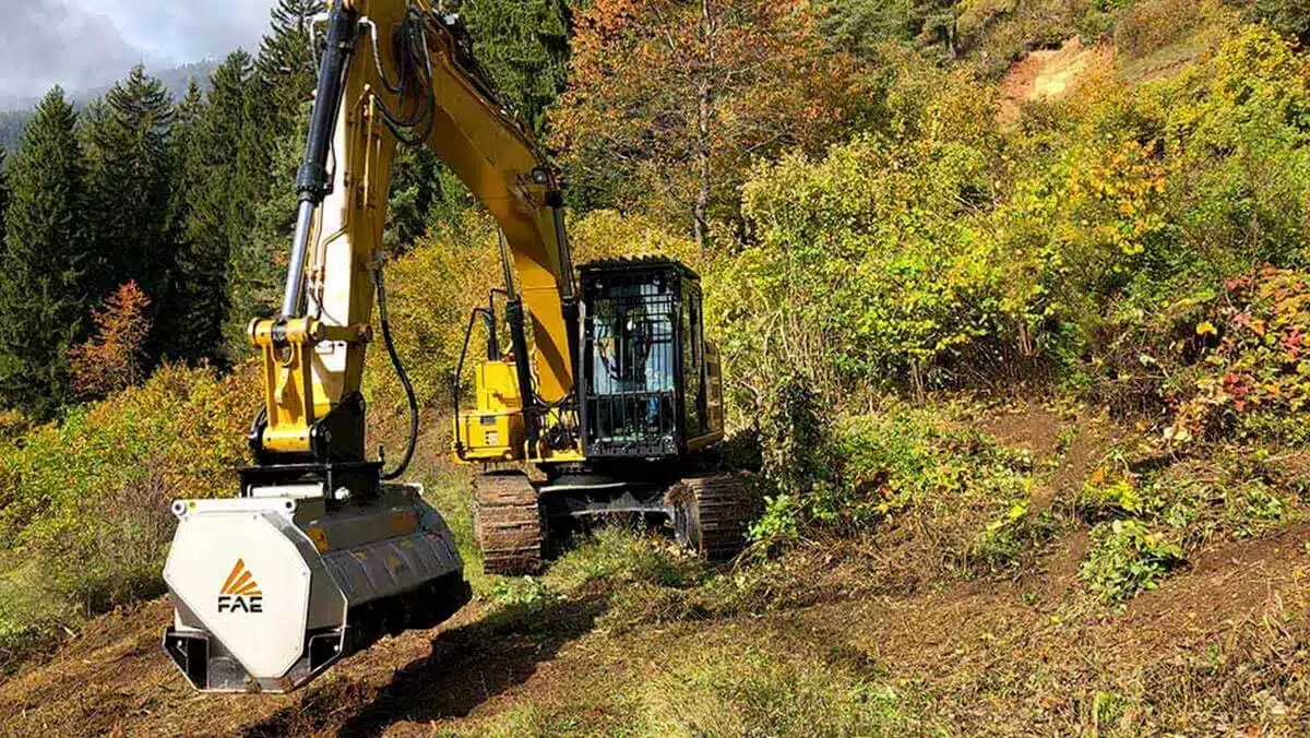 Maintenance of power lines and pipelines, G.B. Equipments