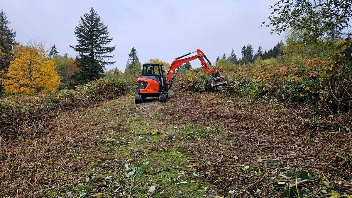 Entretien des espaces verts, G.B. &Eacute;quipements